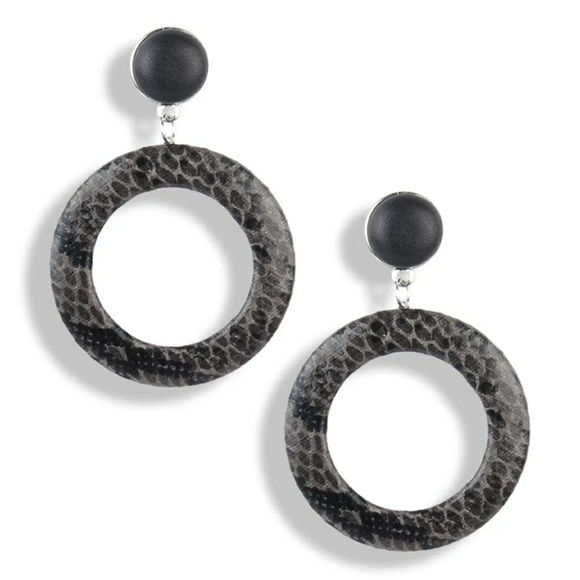 Earrings - Picture 3 of 3